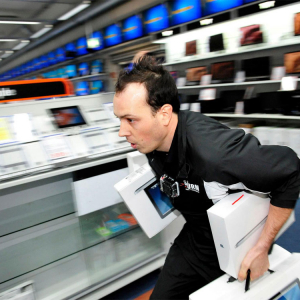 Экономисты предостерегли от ажиотажной скупки бытовой техники